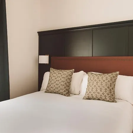 Honest Granada Apartments-2