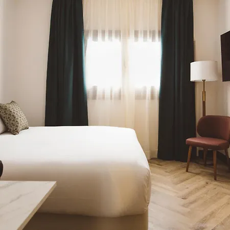 Honest Granada Apartments-3